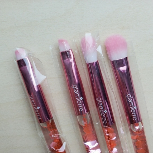 Glamierre 4 PC Pink Hearts Makeup Brush Set - Picture 3 of 3